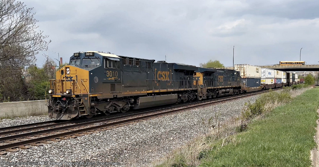 CSX 3010 leads I137.